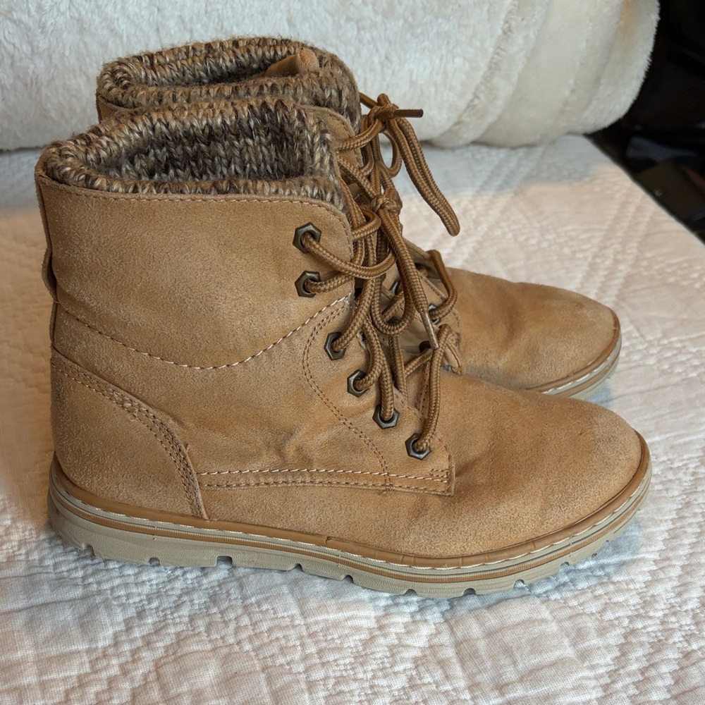 Women’s boots - tan - size 6 1/2